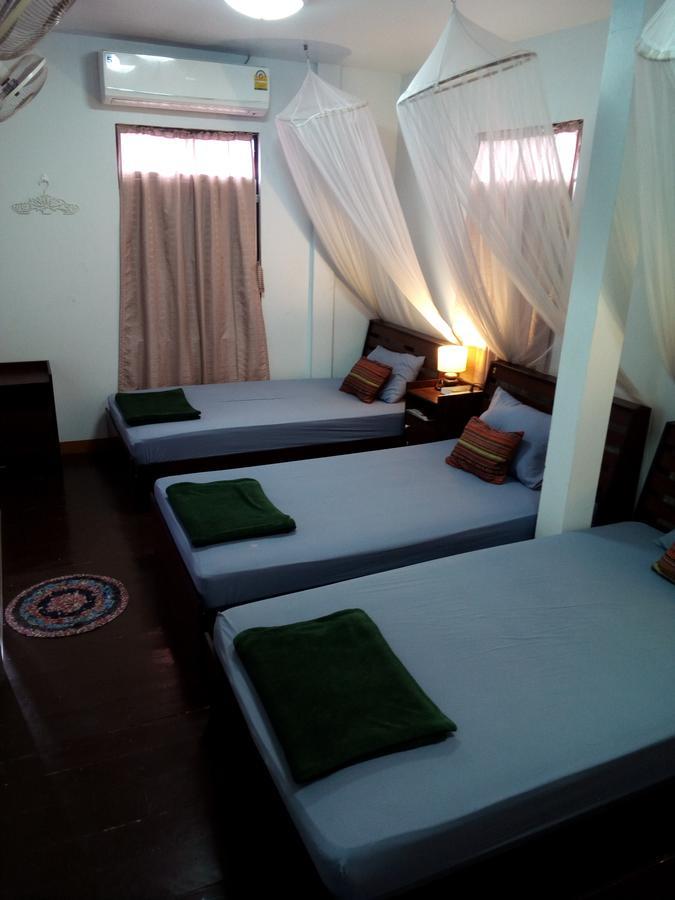 Twin House @ Tapae Hostel Chiang Mai Luaran gambar