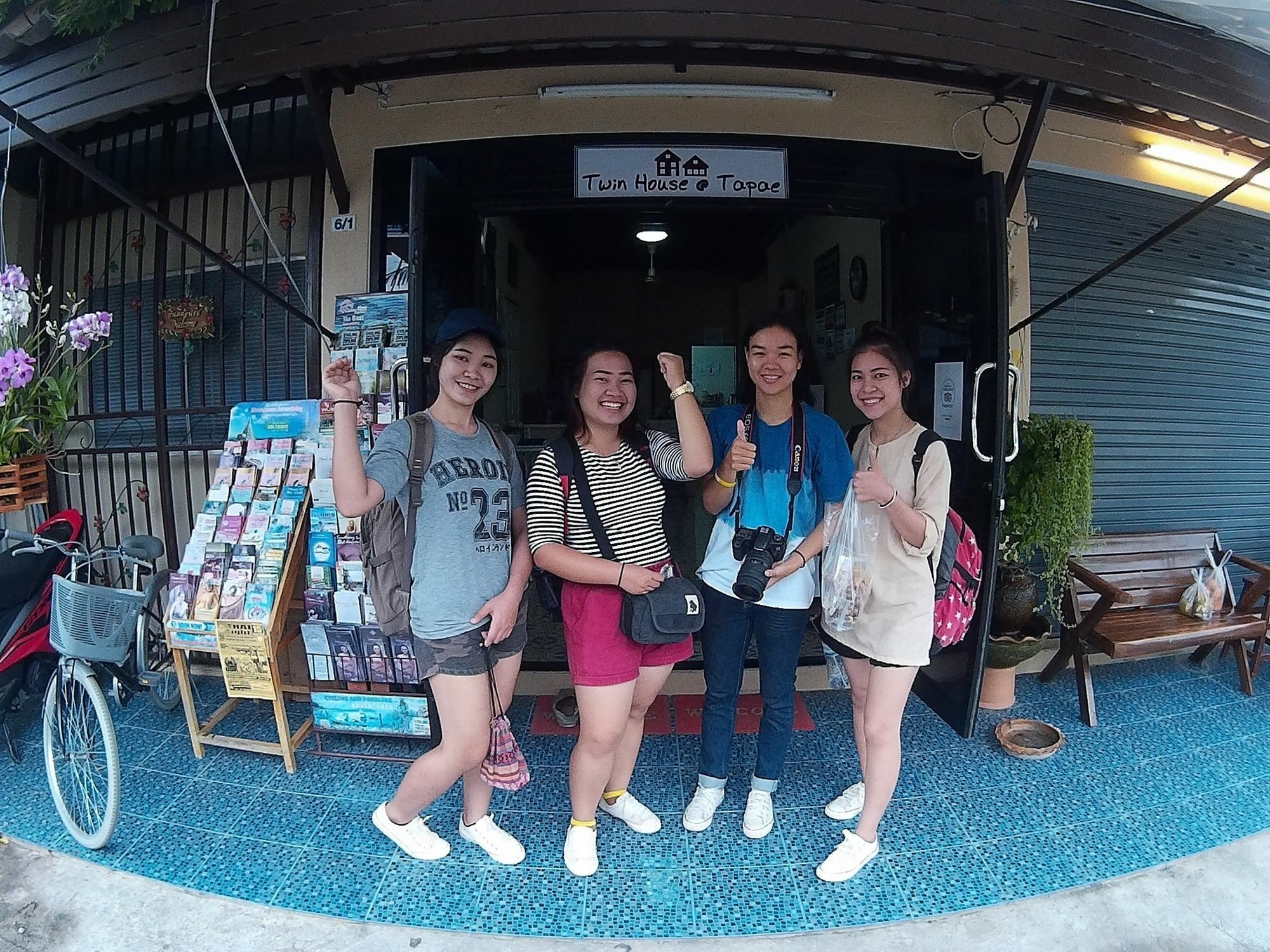 Twin House @ Tapae Hostel Chiang Mai Luaran gambar